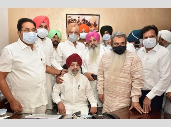 Lalli Majithia assumes charge as Chairman PUNGRAIN in presence of Cabinet Minister and MPs 