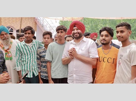 Ravneet Bittu campaigns in villages of Jagraon Assembly Constituency