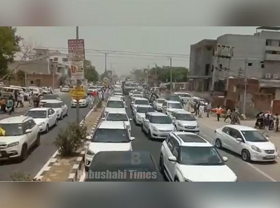 7-km long traffic jam in Mansa as sea of people attends Antim Ardas of Sidhu Moosewala (Watch Video) 