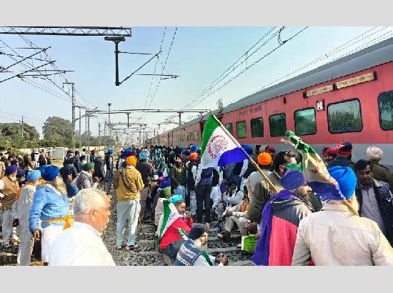 KMSC stages  2-hr  Rail Roko in Ferozepur against Electricity Amendment Bill