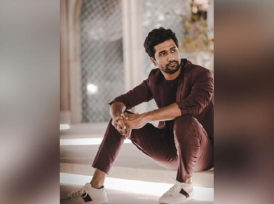 Vicky Kaushal turns cricketer on the sets of his new film