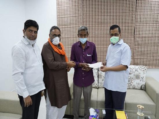 Arvind Kejriwal provides Rs 10 lakh financial assistance to the family of Late Mr. Kundan 