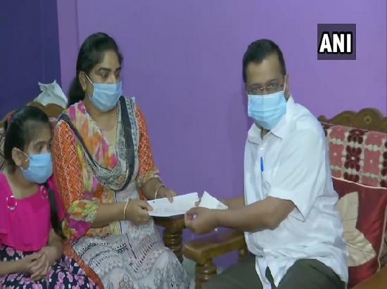Kejriwal gives Rs 1 crore aid to family of teacher who succumbed to COVID