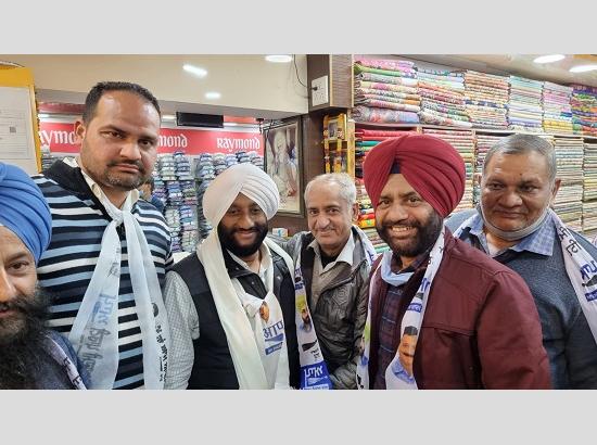 Kulwant Singh campaigns in phase 7 market of Mohali