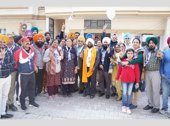Former councilor Gurmukh Sohal pledge support to Kulwant Singh along with his colleagues