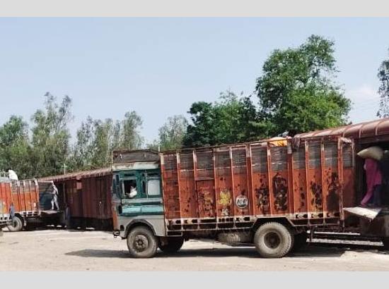 Sr.DCM lauds Railways’ Warriors for record foodgrain transport 