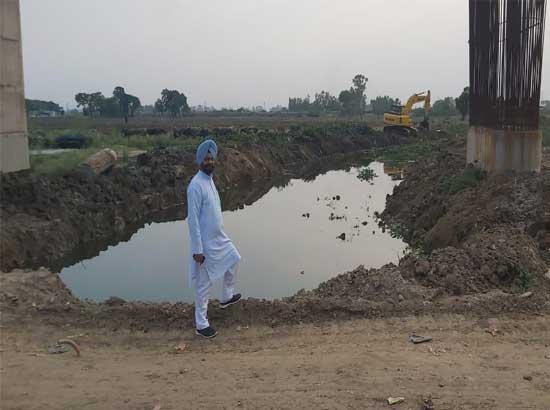 MLA inaugurates the Desilting and strengthening of Sirhind Choe work
