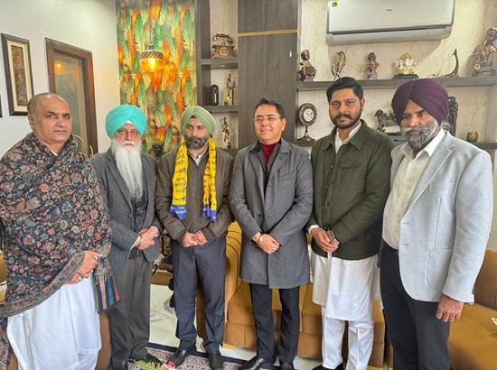 AAP strengthens its position in Amritsar Municipal Corporation as 4 Independent councillors join party