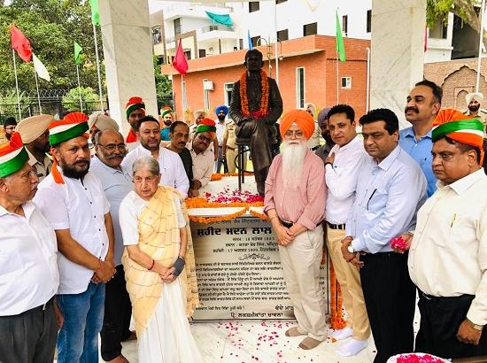Dr.Nijjar inaugurates Shaheed Madan Lal Dhingra Monument