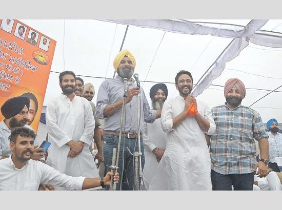 Majithia attacks Sidhu, asks why he is patronizing sand & liquor mafia after becoming PPCC chief