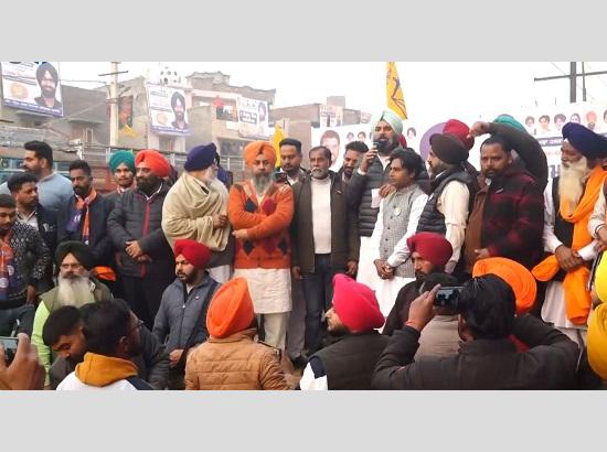 Muslim Ganj residents extend support to Majithia after 