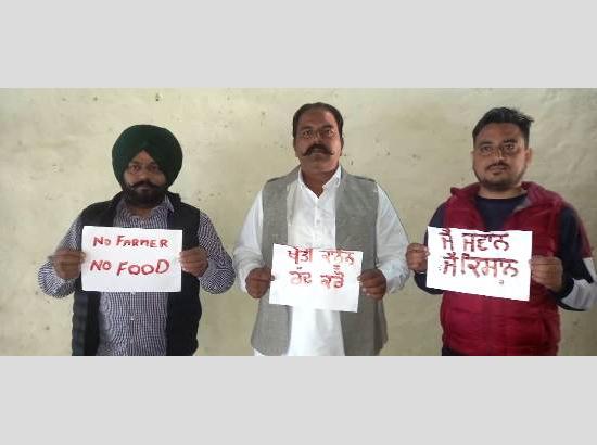 Three border town youths write slogans in support of farmers