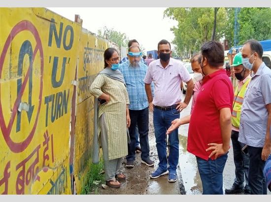 MC Councillor Mamta Ashu pulls up NHAI officials over water accumulation on Ferozepur Road 
