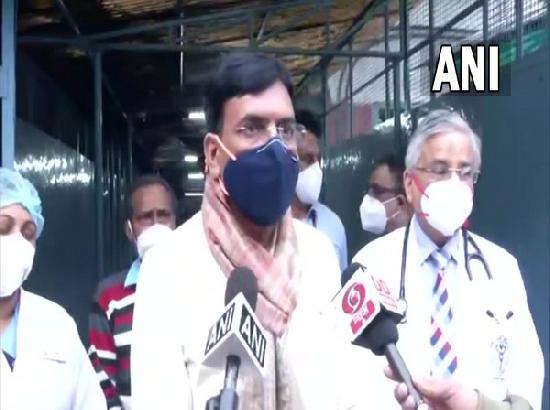 Union Health Minister meets doctors, health workers who tested COVID-19 positive at AIIMS, Delhi