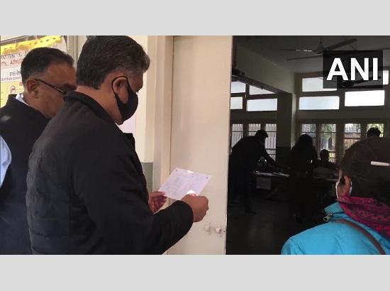 Manish Tewari casts his vote in Ludhiana