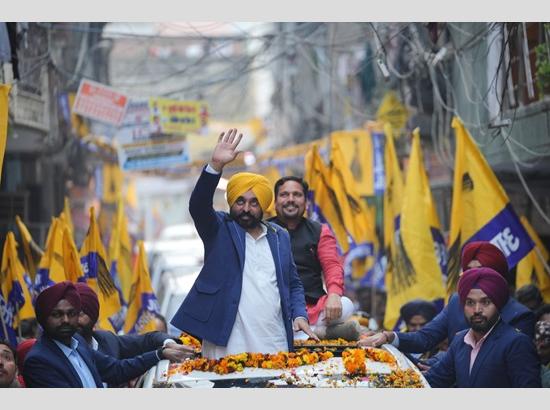 Punjab CM Mann campaigns for 3rd consecutive day, leads multiple roadshows in Delhi; View Pics