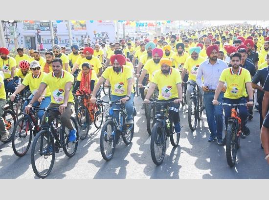 Bhagwant Mann leads bicycle rally against drugs in Sangrur 