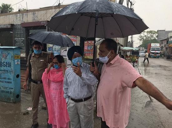 Mayor Balkar Singh Sandhu pull up NHAI officials over water accumulation near Sherpur Chow