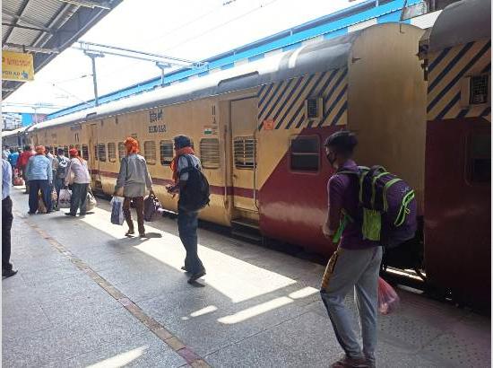 Four Shramik Express trains depart from Punjab with 4,768 stranded migrant labourers
