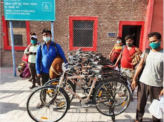 10 migrant laborers get healing touch, on receiving cost of their bicycles before boarding Shramik train 
