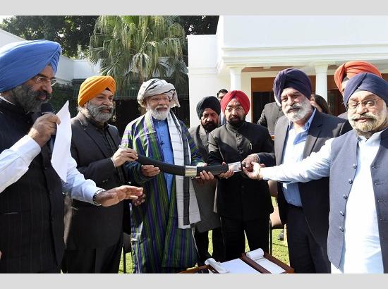 Sikh-Hindu delegation from Afghanistan calls on PM Modi at his residence (View Pics & Watch Video) 