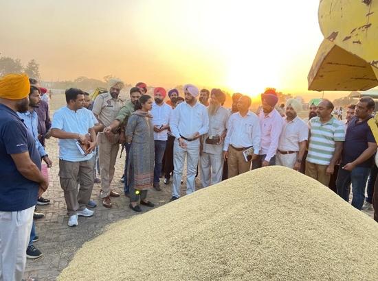 Paddy procurement kicks off in SAS Nagar Mandis