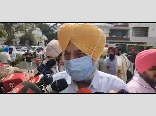 Punjab Congress leaders arrive for meeting with farmers (Watch Video) 
