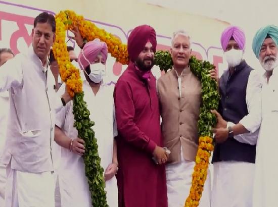 'I have no ego, we are united': Navjot Singh Sidhu takes charge as Punjab Congress chief (Also watch video)