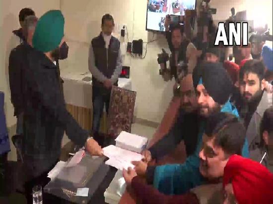 Navjot Sidhu files nomination papers from Amritsar East