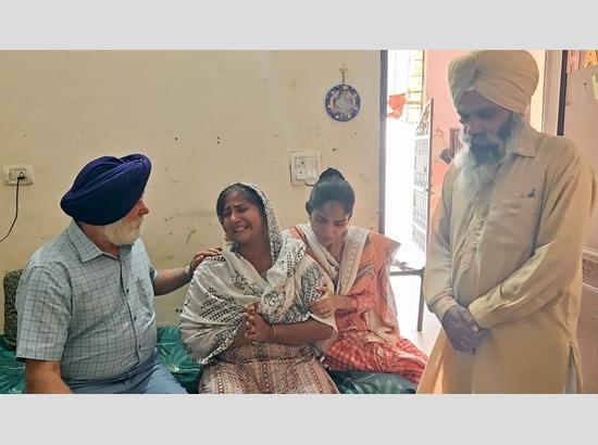 Dr. S.P. Singh Oberoi moved by grieving parents of youth who died in Dubai; offers financial support