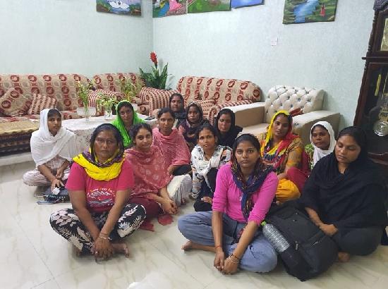 Pathetic tale of Punjab Girls, stranded in Oman-Muscat, seek Indian and Bhagwant Govt's help ( Watch Video ) 