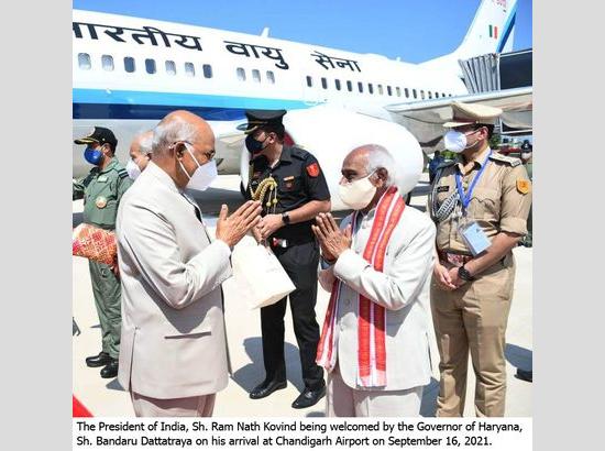 Haryana Governor welcomes Ram Nath Kovind at Chandigarh International Airport