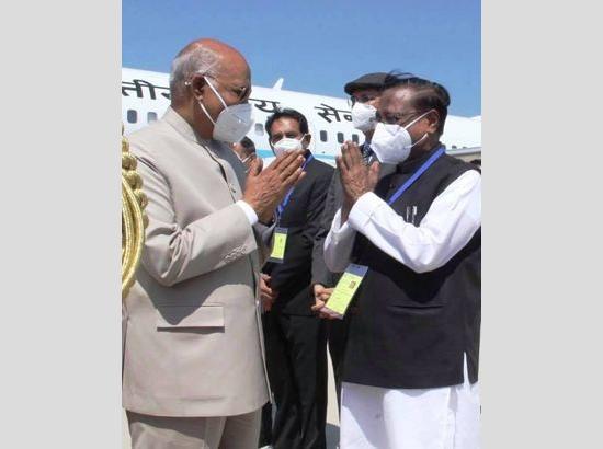 Satya Pal Jain welcomes President of India at Chandigarh Airport 