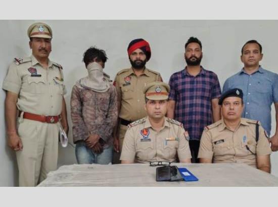 GRP arrests serial mobile snatcher with stolen phones
