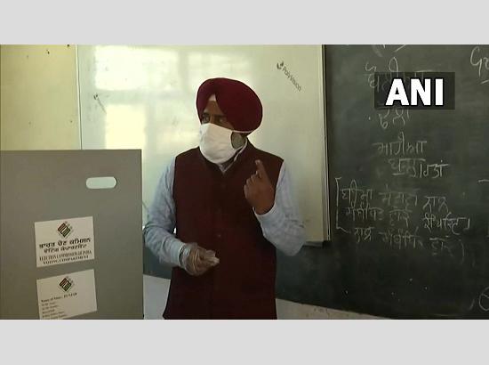 Pargat Singh votes in Jalandhar 