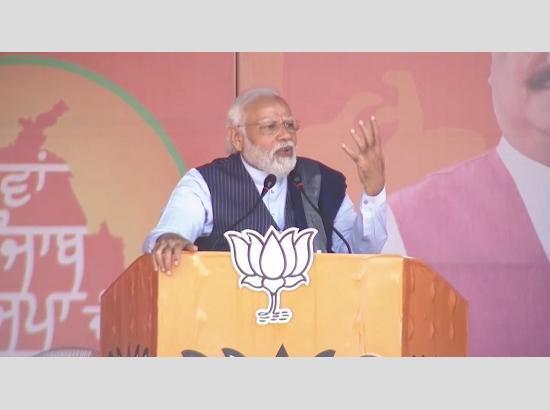 If Congress is original, AAP is its xerox, says PM Modi in Pathankot (Watch Video) 