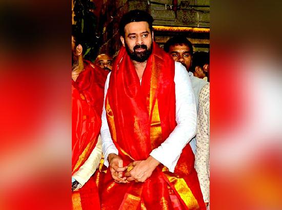 Prabhas seeks blessings of Lord Venkateswara at Tirumala temple ahead of 'Adipurush' event