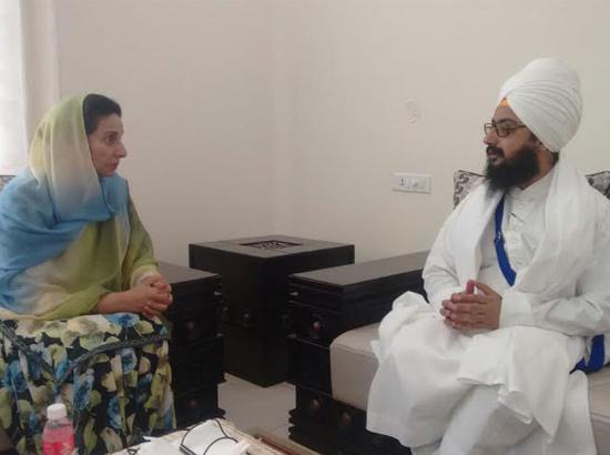 Preneet Kaur meets Sant Dhadarianwale, assures full support