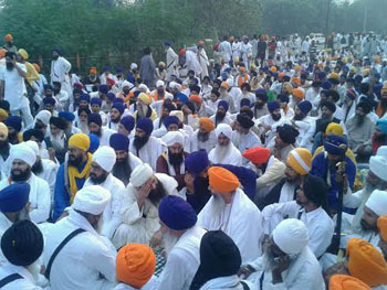 Chandumajra  and Dhindsa could not persuade protesters to lift Dharna
