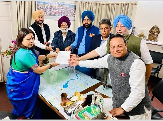 6 Punjab MPs  meet Meenakshi Lekhi, urge her to evacuate Indian students in Ukraine at the earliest 