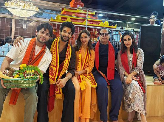 Rohit Saraf, Naila Grrewal seek blessings at Siddhivinayak Temple with 'Ishq Vishk Rebound' cast
