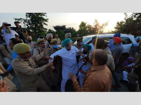 Detained by UP Police, Deputy CM Randhawa, other MLAs still in custody ( Posted at .15 pm - Watch Video ) 