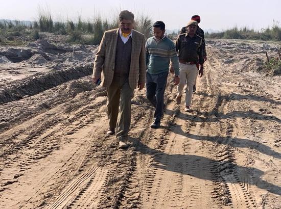 DC Randhawa inspects to check illegal Sand Mining at Talwandi Sibu
