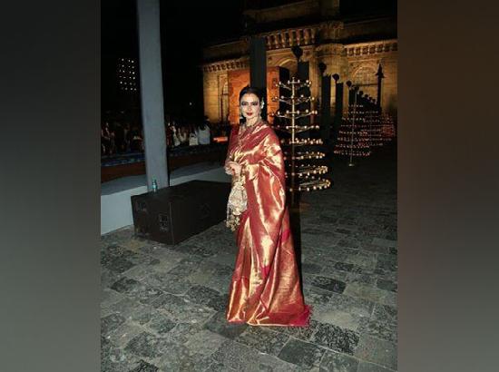 Rekha shines in her traditional look at Dior's Mumbai fashion show