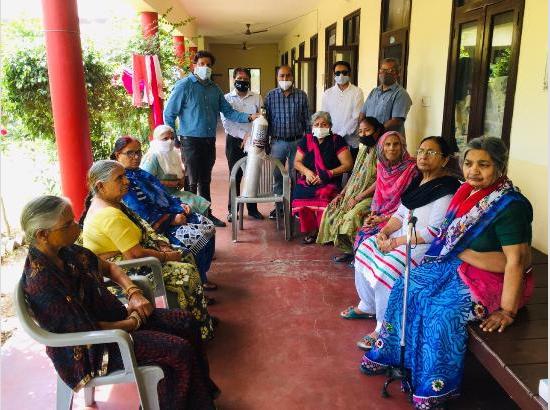 Rotary Club donates Oxygen cylinders for Old Age Home