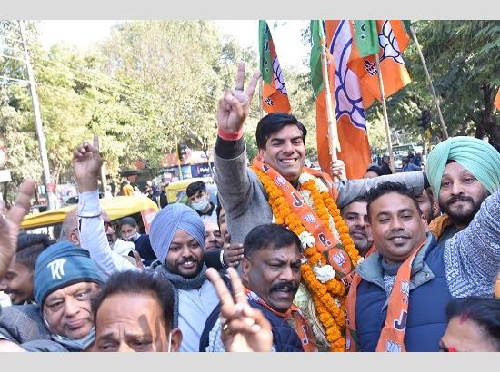Supporters celebrate victory of BJP candidate Saurabh Joshi in ward No. 12 (View Pics) 