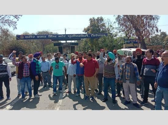 SBS State University staff pen-down strike enters 5th day