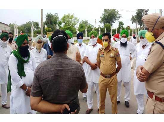 Police didn't allow various Kissan Unions to hold meeting & to organize protest against anti farmer ordinances of Union government
