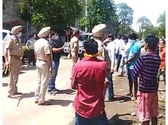 Laborers protest against factory owner SDM saved the situation
