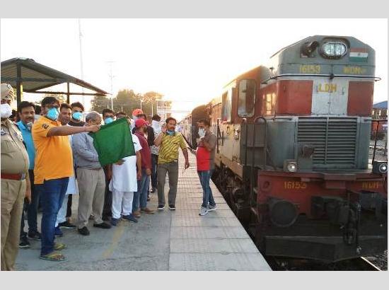 Two Sharmik Express trains leave Ferozepur ferrying 2,390 migrant workers